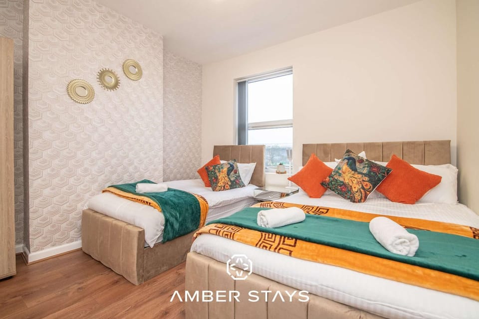Modern 2 Bed Home in Birmingham by Amber Stays Perfect for Small Groups and Business Stays Sleep 6 House in Oldbury