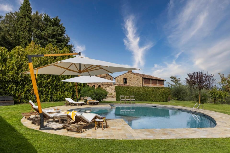 Property building, Day, Swimming pool, sunbed