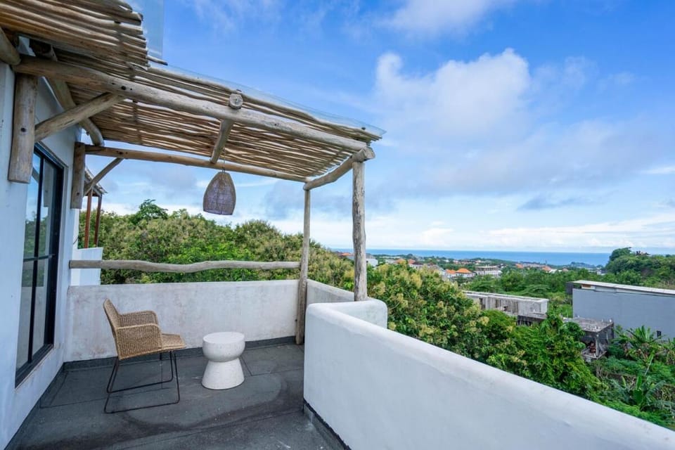 Ocean View Stylish 2BR Pool Villa - Melasti Beach Villa in Bali