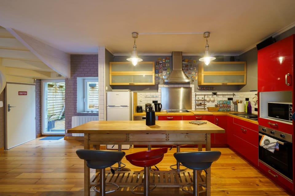 Kitchen or kitchenette