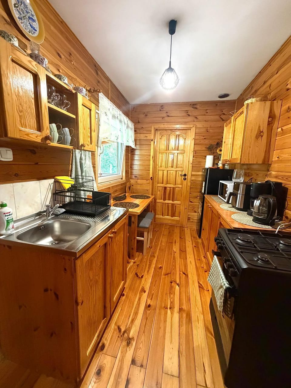 Kitchen or kitchenette, Dining area, microwave, oven, pet friendly, kitchen