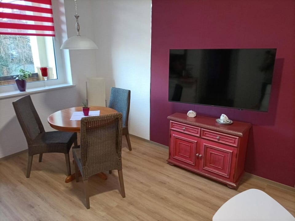 TV and multimedia, Living room, Dining area