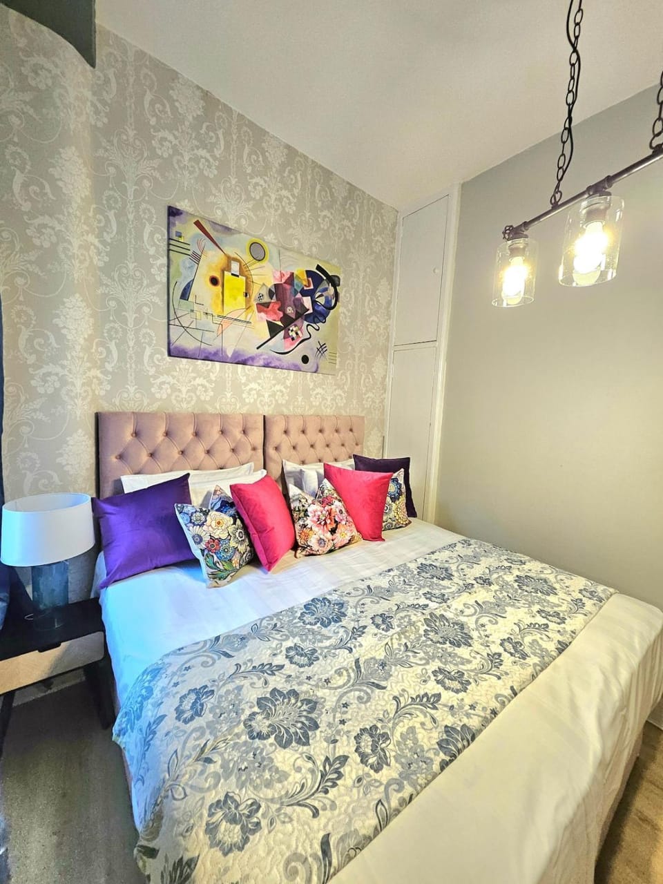 Beautiful 1 Bed Apmt- Stylish and Central Apartment in Edinburgh
