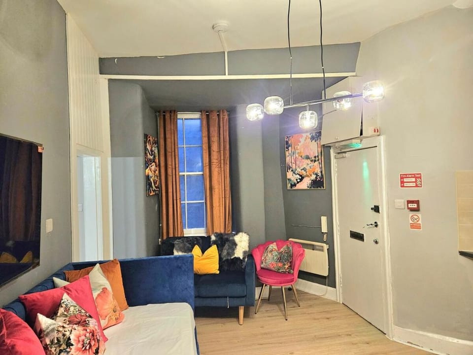 Beautiful 1 Bed Apmt- Stylish and Central Apartment in Edinburgh