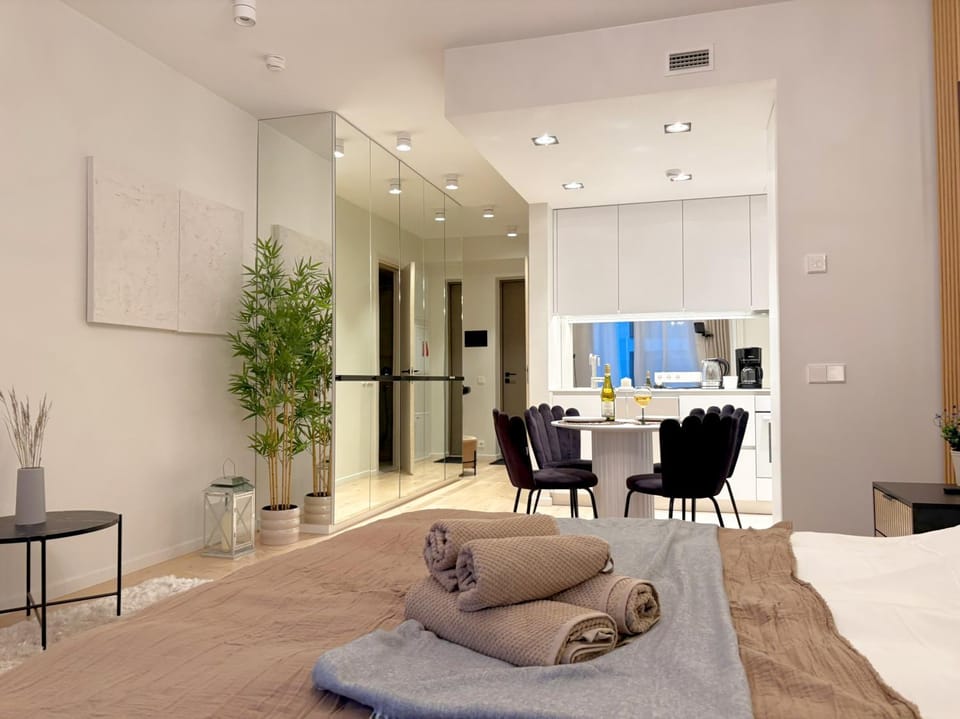 Kitchen or kitchenette, Photo of the whole room, Seating area, Dining area