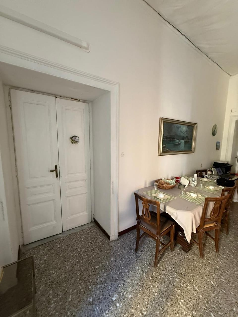 Seating area, Dining area