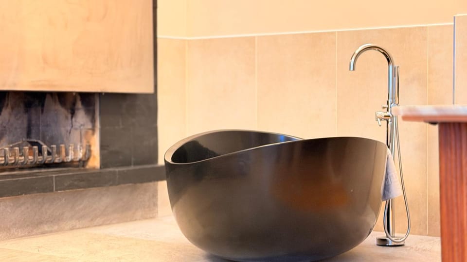 Hot Tub, Bath, fireplace