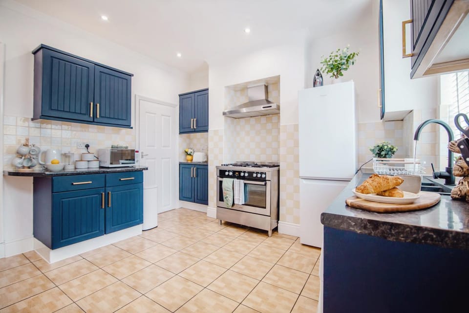 Coffee/tea facilities, Kitchen or kitchenette, Food and drinks, Dining area, Food, oven, pet friendly, stove, toaster