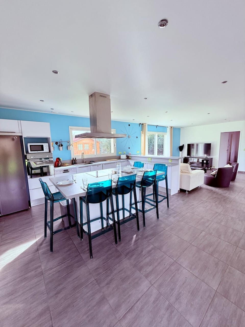 Living room, Seating area, Dining area, stove