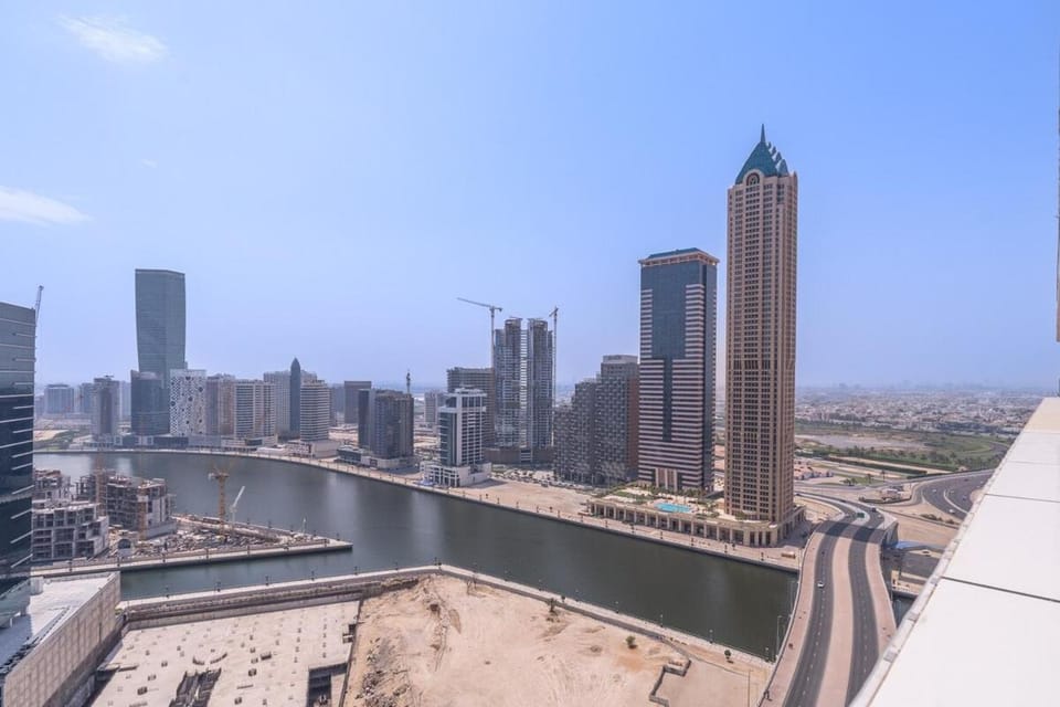 Free housekeeping visits during your stay - StayShort - Elegant 1BR Apartment in Business Bay Canal Views Apartment in Dubai