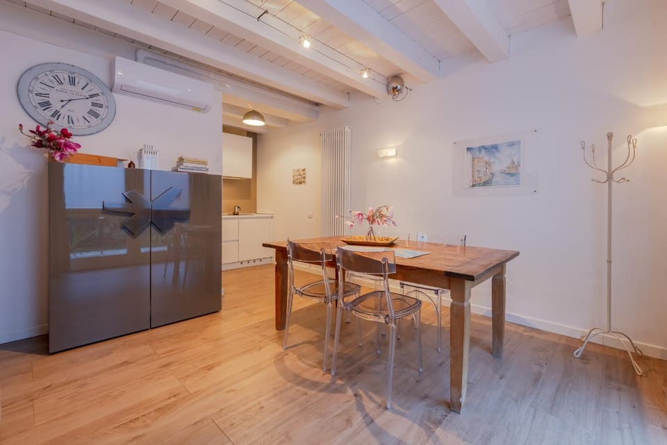 Kitchen or kitchenette, Living room, Dining area
