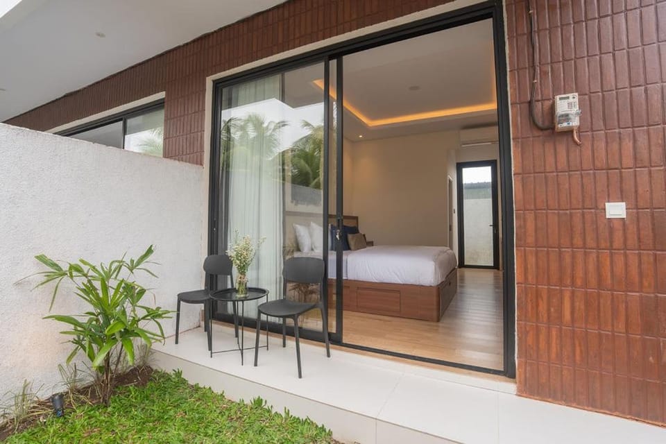 Patio, Bed, Day, Balcony/Terrace, Bedroom, Garden view