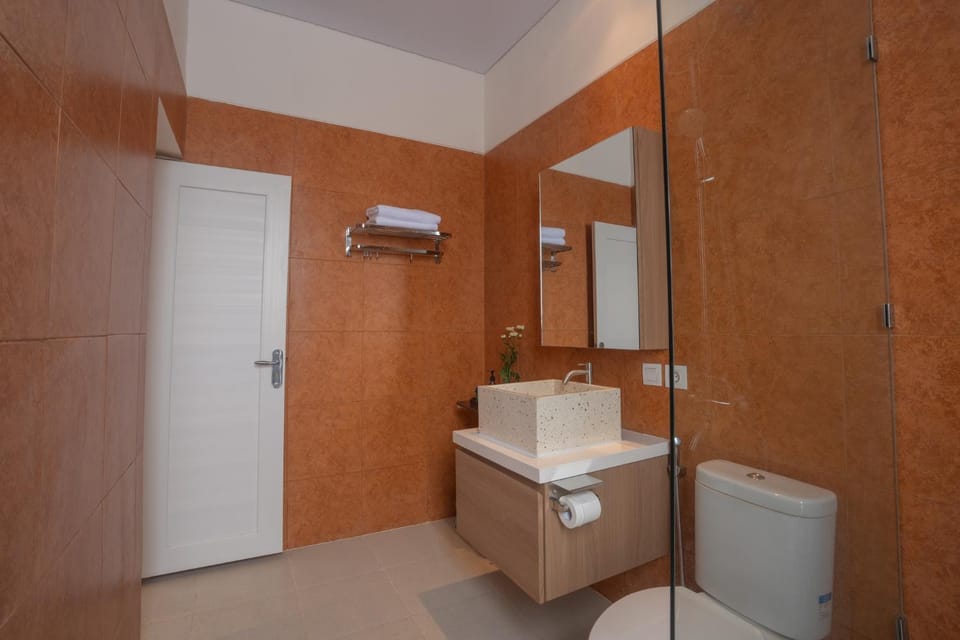 Toilet, Bathroom, towels