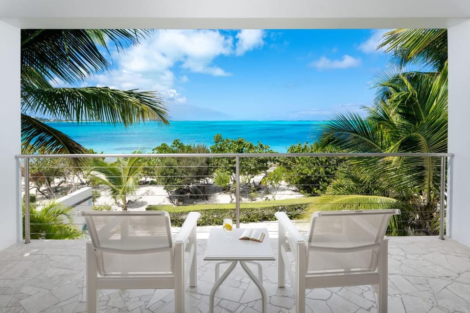 Sea Edge 1BR Snorkel & Beach Retreat Villa in The Bight Settlement