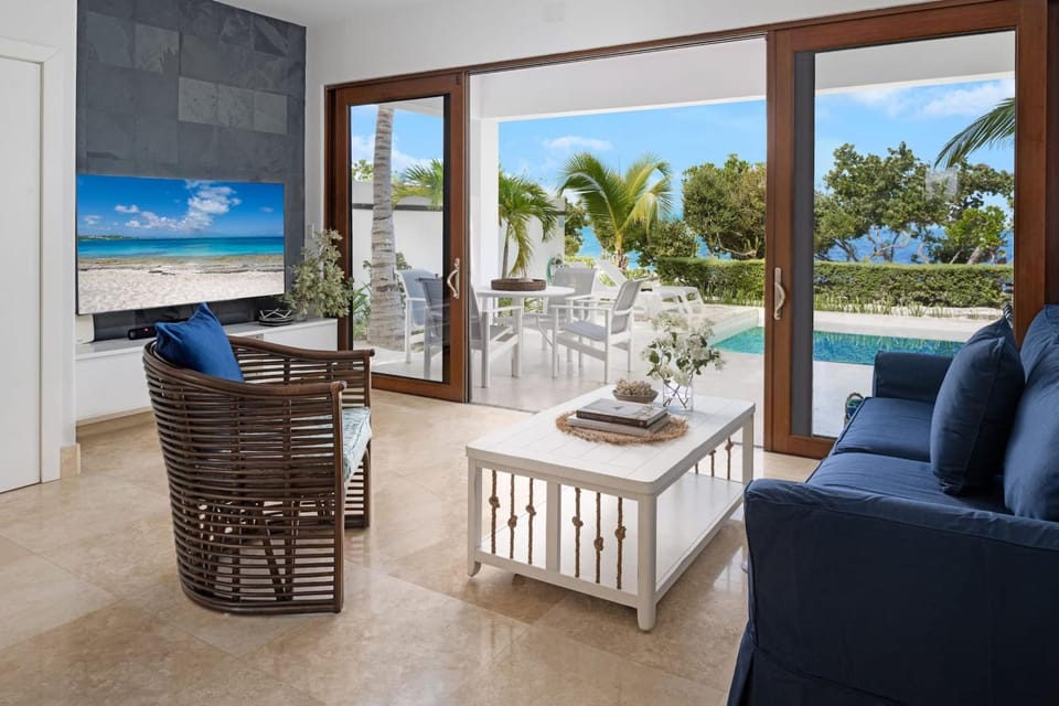 Sea Edge 1BR Snorkel & Beach Retreat Villa in The Bight Settlement