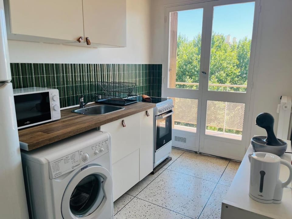 Appartement calme donnant sur le Stade Vélodrome Apartment in Marseille