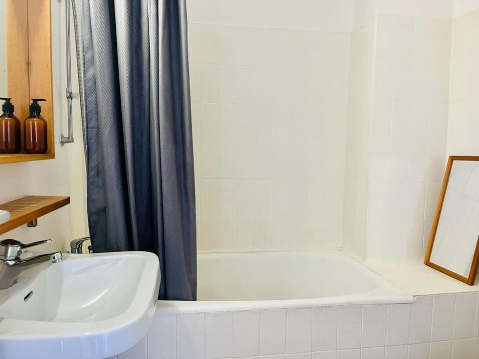 Appartement calme donnant sur le Stade Vélodrome Apartment in Marseille