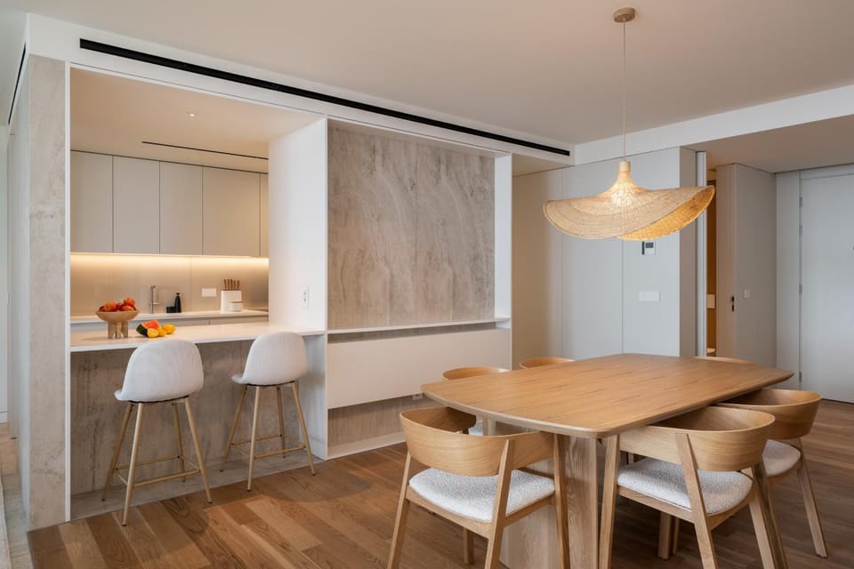 Kitchen or kitchenette, Dining area