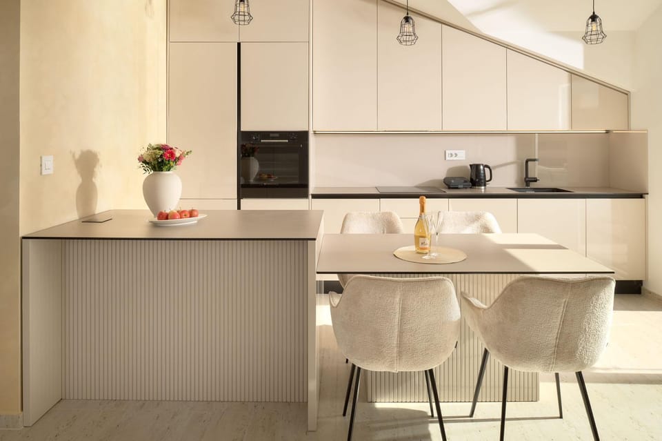 Dining area, kitchen