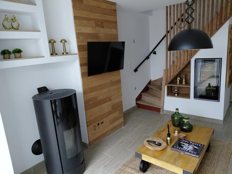 Communal lounge/ TV room, TV and multimedia, Living room