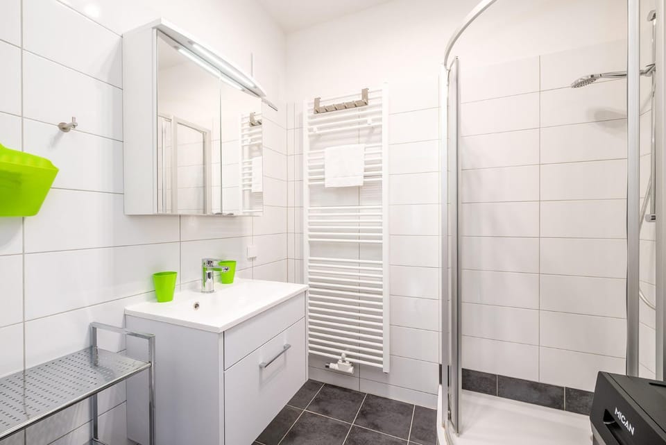 Shower, Bathroom, towels