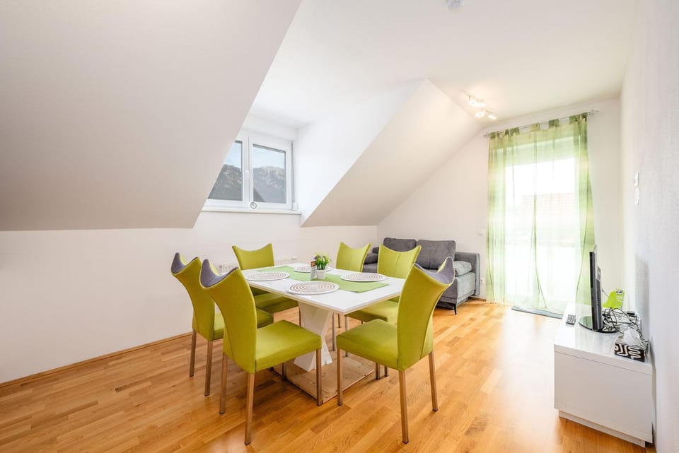 TV and multimedia, Living room, Dining area