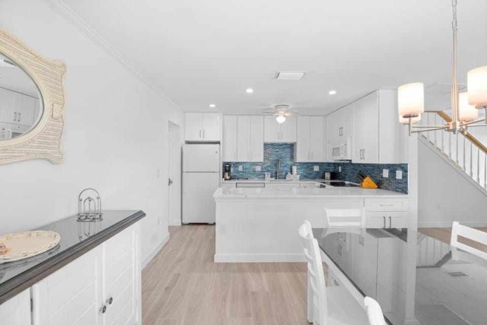 Seashells Unit 19- Sanibel Sunset Apartment in Sanibel Island