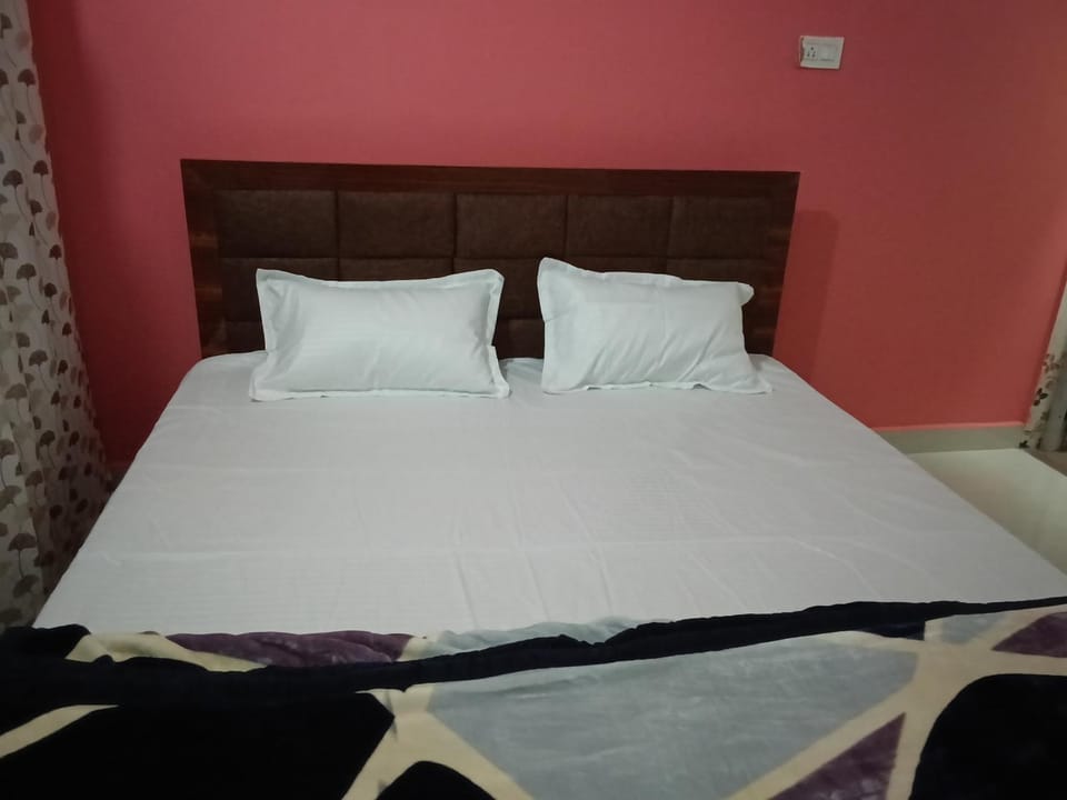 Bed, Photo of the whole room, Bedroom, Internal: Not applicable to any particular room