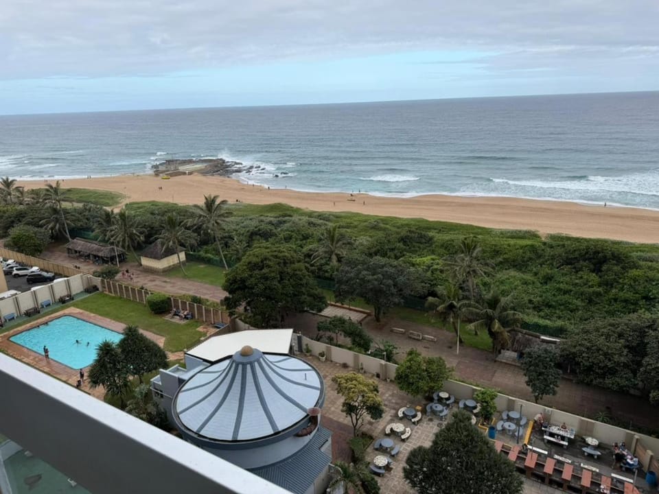 Property building, Nearby landmark, Day, Bird's eye view, Beach, Evening entertainment, Pool view, Sea view, Swimming pool