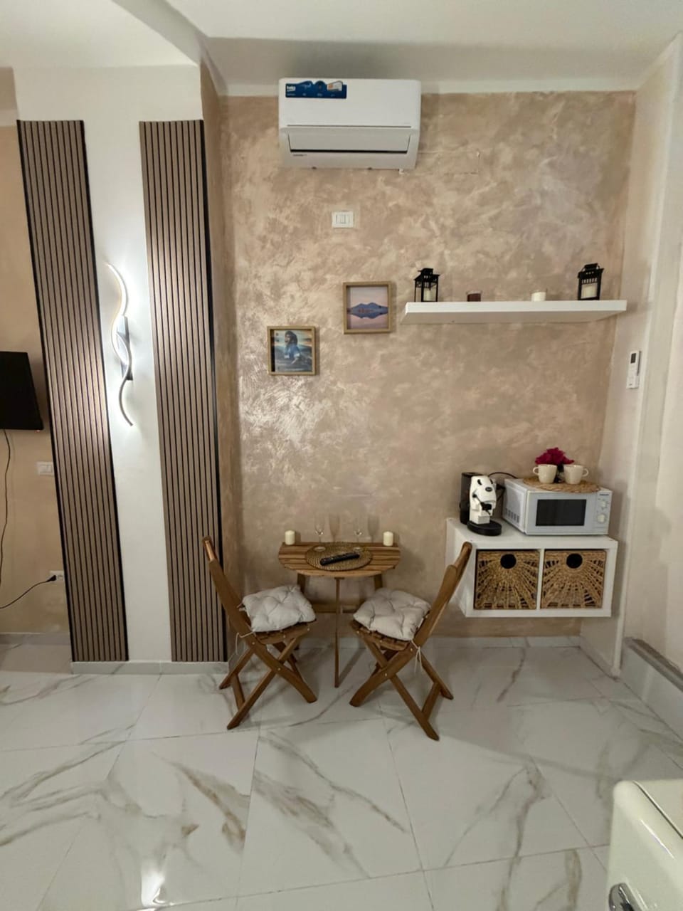Dining area, Internal: Not applicable to any particular room