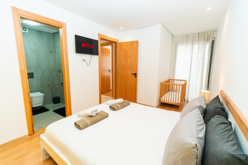 appartement 2 chambres au centre ville de tanger cosy et lumineux parfait pour familles climatisé avec parking gratuit Apartment in Tangier