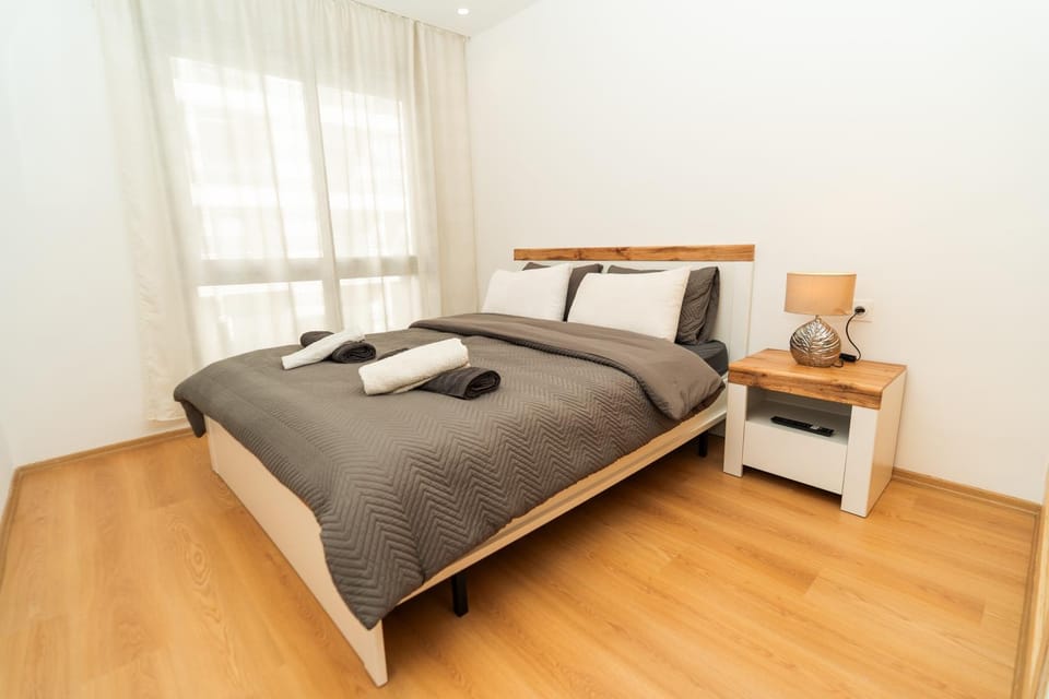 appartement 2 chambres au centre ville de tanger cosy et lumineux parfait pour familles climatisé avec parking gratuit Apartment in Tangier