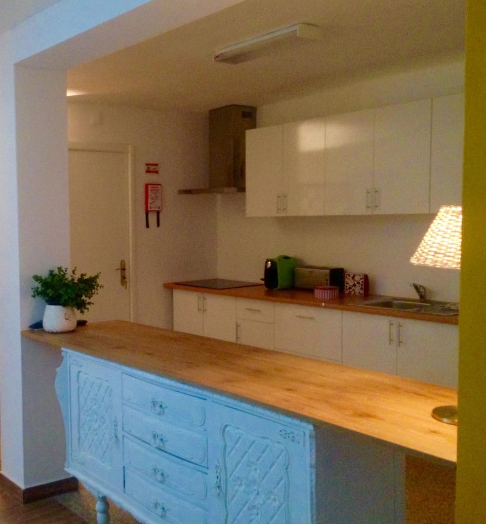 Kitchen or kitchenette, Communal kitchen