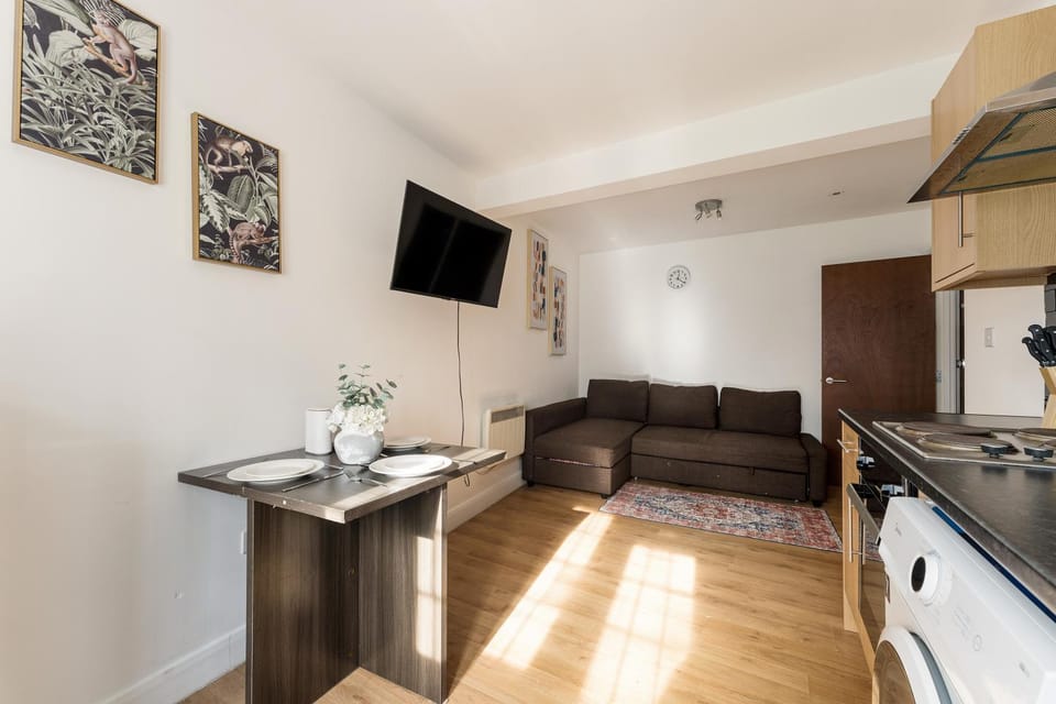 TV and multimedia, Kitchen or kitchenette, Living room, Dining area