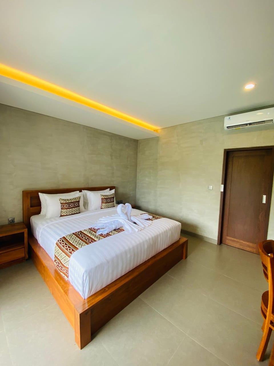 Bed, Photo of the whole room, Bedroom, air conditioner