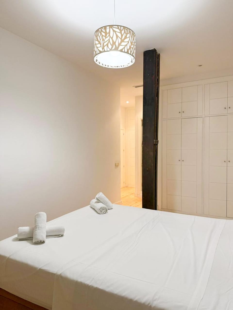 Bed, Bedroom, towels