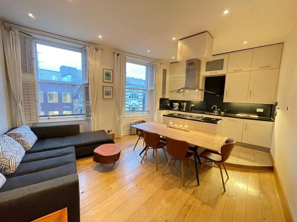 Kitchen or kitchenette, Living room