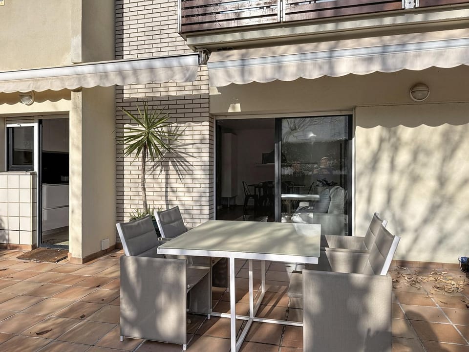 Piso con jardín cerca playa Apartment in Garraf