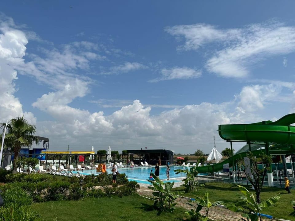 Swimming pool, Swimming pool