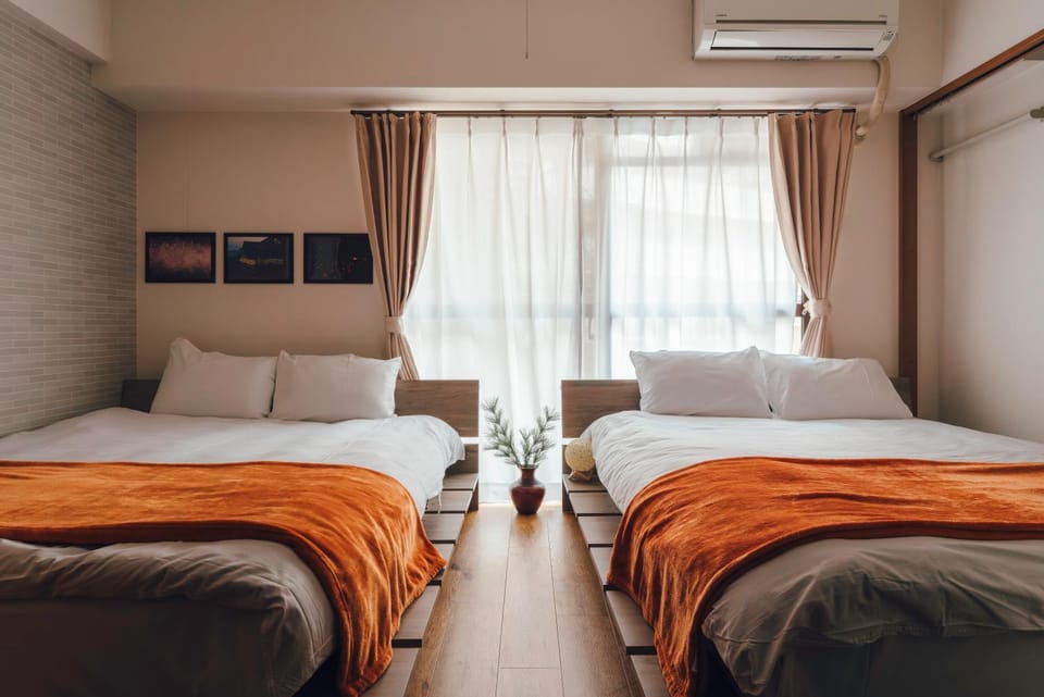 Bedroom, air conditioner