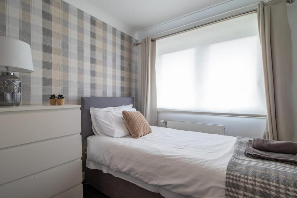 Culzean House - 2 Bedrooms in Coatbridge House in Coatbridge