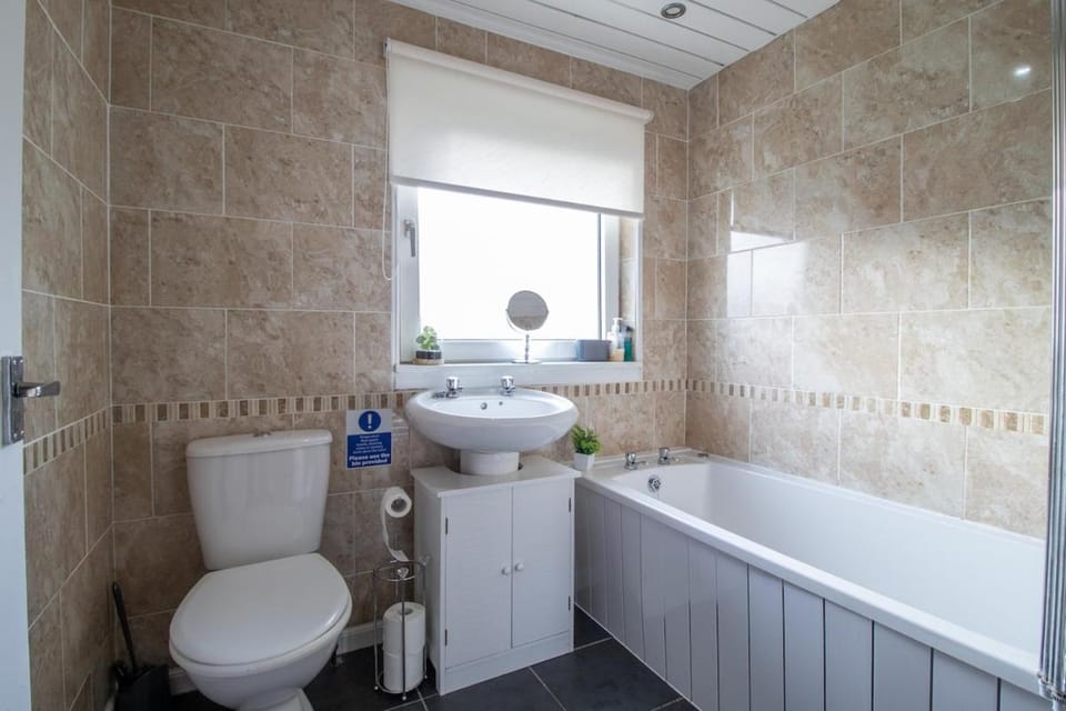 Culzean House - 2 Bedrooms in Coatbridge House in Coatbridge