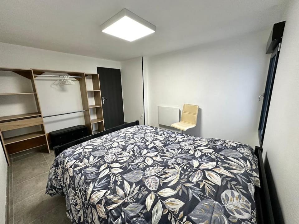 Bed, Photo of the whole room, Bedroom, wardrobe