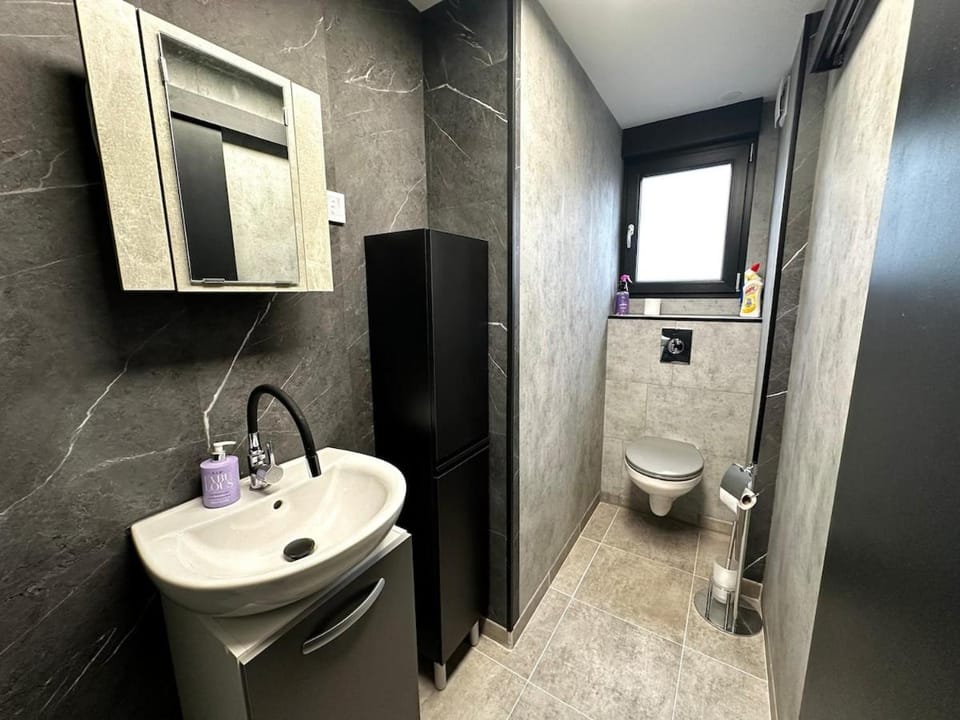 Toilet, Bathroom