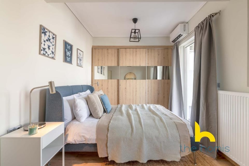 Sunny Athenian Oasis Spacious Family Haven! Apartment in Kallithea