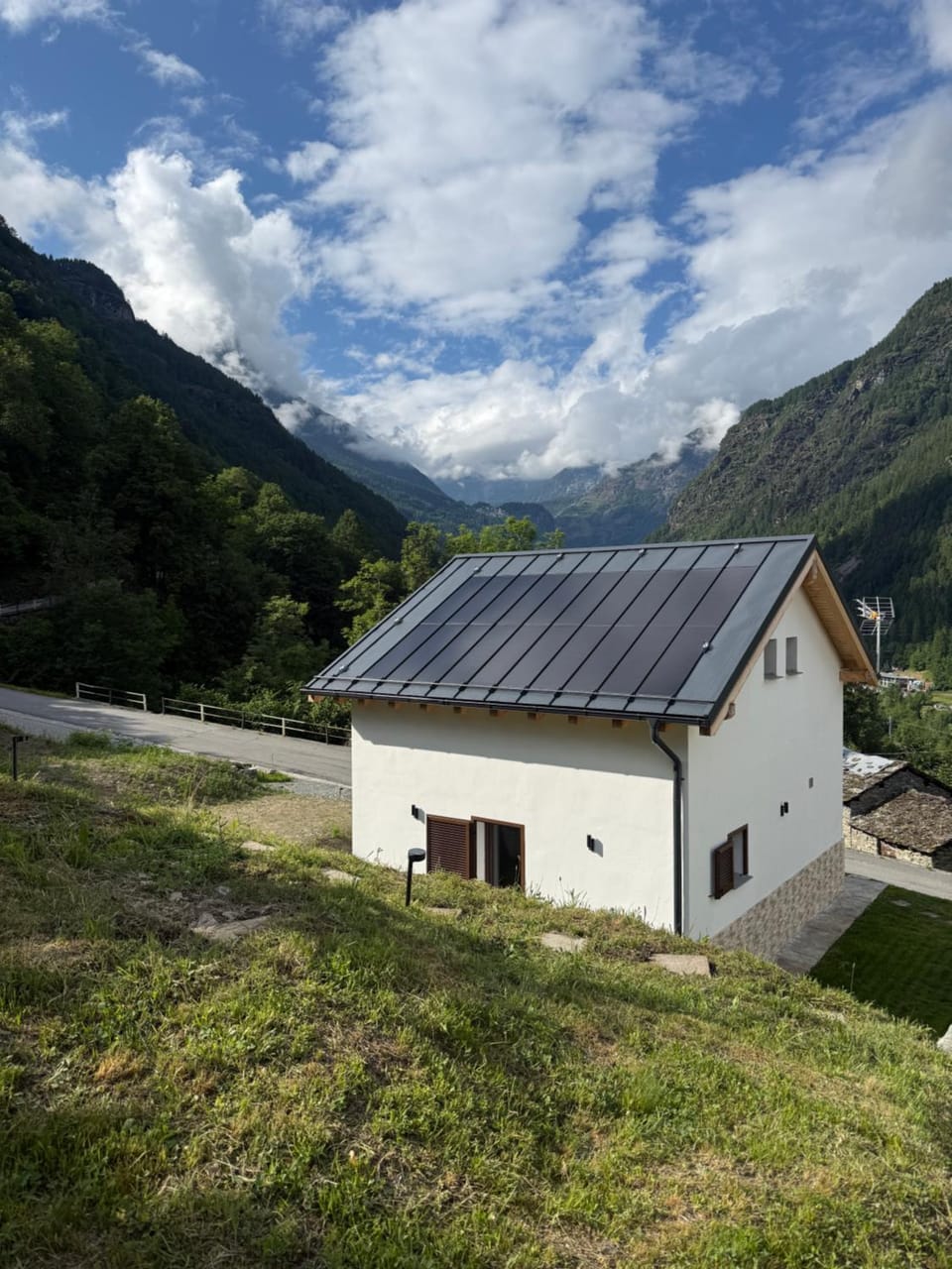Property building, Day, Natural landscape, Mountain view