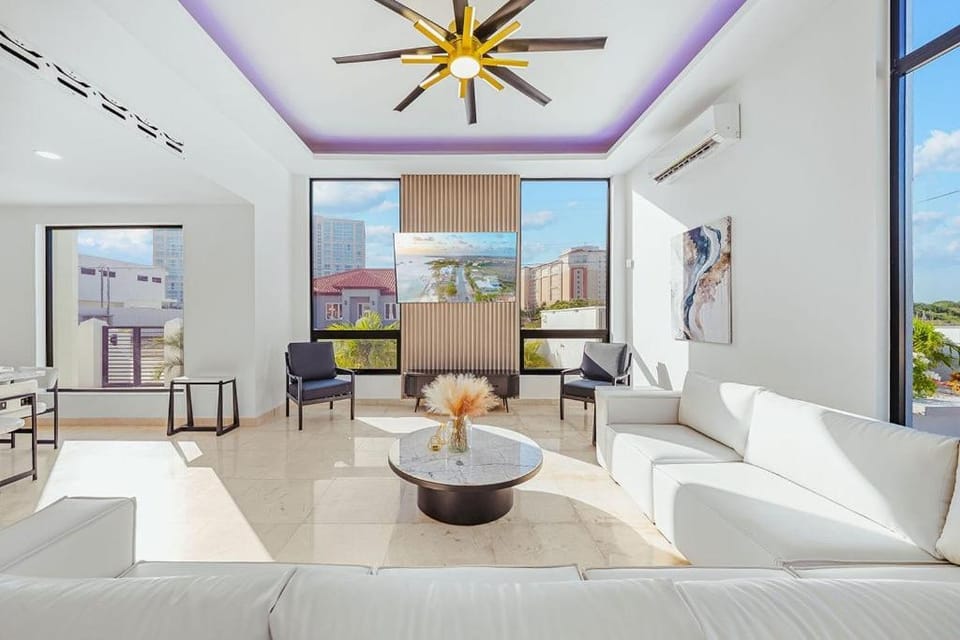 TV and multimedia, Living room, Seating area, Evening entertainment, air conditioner