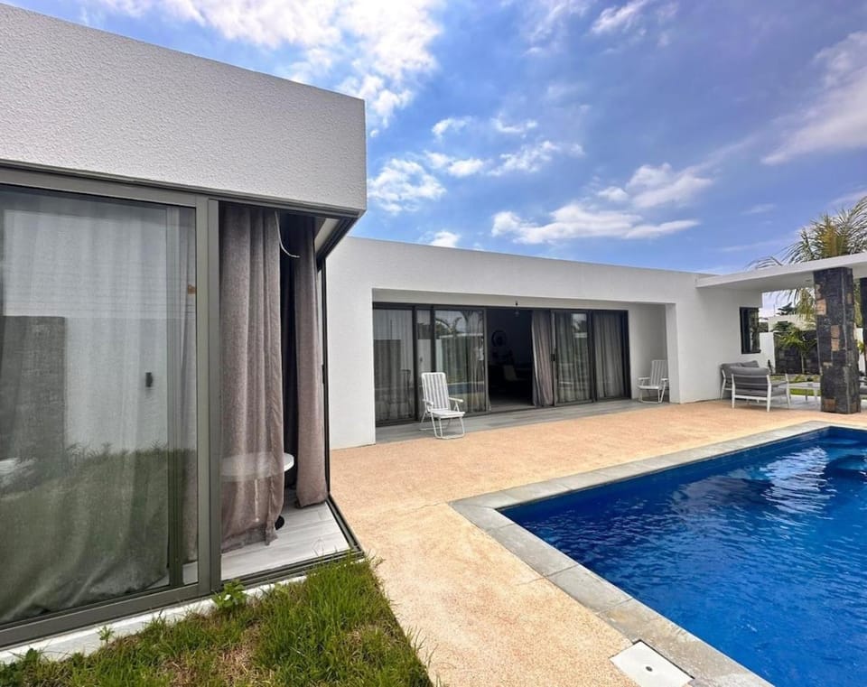3-bedroom Villa, 7 mins drive to Pereybere beach Villa in Grand Baie