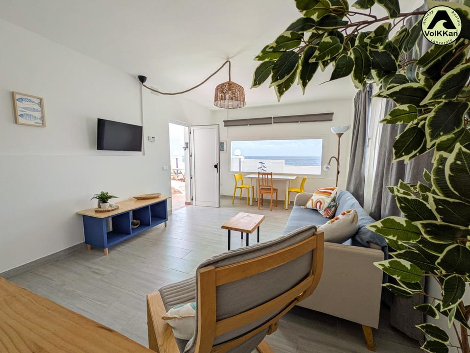 VolKKanrentals Casa Lila Seafront House Apartment in Isla de Lanzarote