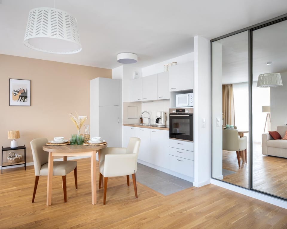 Dining area, kitchen